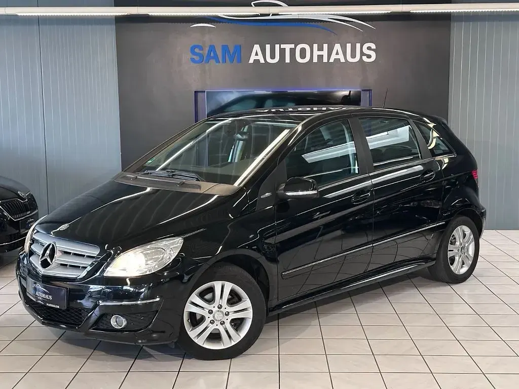 Gebraucht Mercedes B180 116 PS (85 kW) 2011 Kosmosschwarz  metalliclack Van / Kleinbus