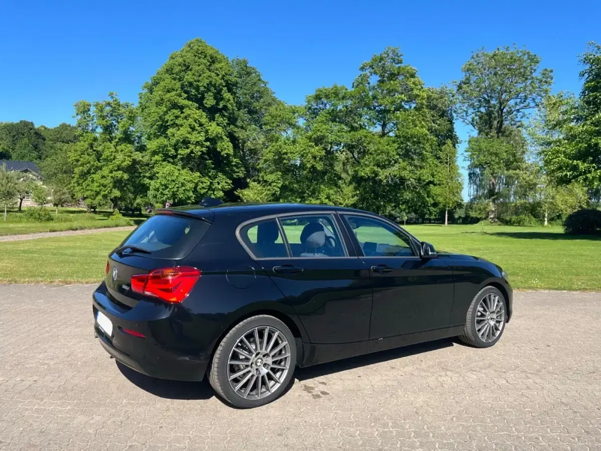 Gebraucht BMW 116 116 PS (85 kW) 2016 Schwarz Kleinwagen