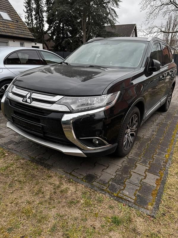 Gebraucht Mitsubishi Outlander 150 PS (110 kW) 2015 Schwarz SUV