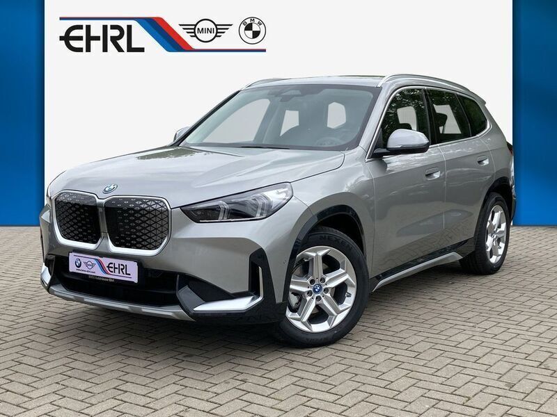 Grau Neu 2025 BMW iX1 xLine SUV | 43.940 € - Bild 1/4