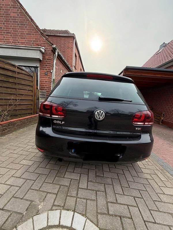 Usado VW Golf VII 105 HP (77 kW) 2012 Preto Sedan