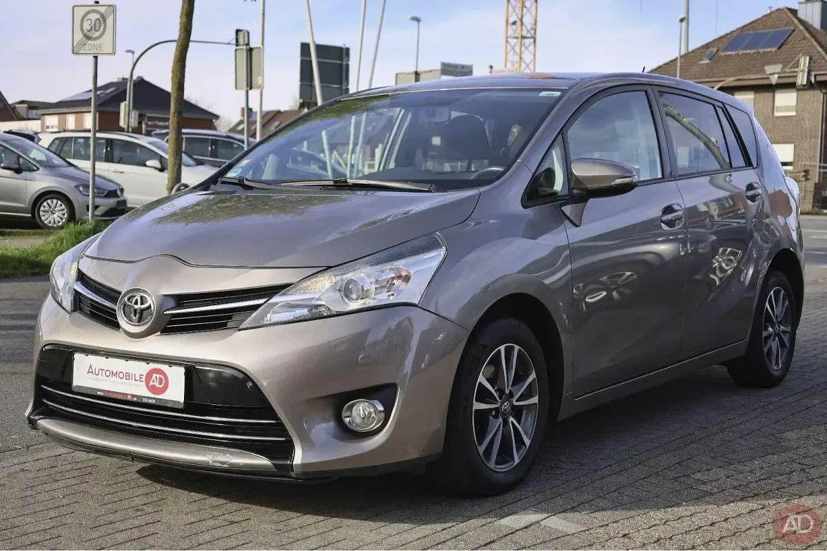 Gebraucht Toyota Verso Comfort 111 PS (81 kW) 2014 Grau Van / Kleinbus