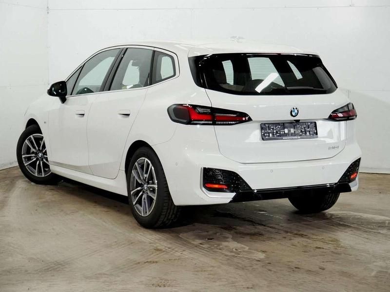 Gebraucht BMW 218 M Sport 136 PS (100 kW) 2023 Alpinweiss 3 Van / Kleinbus
