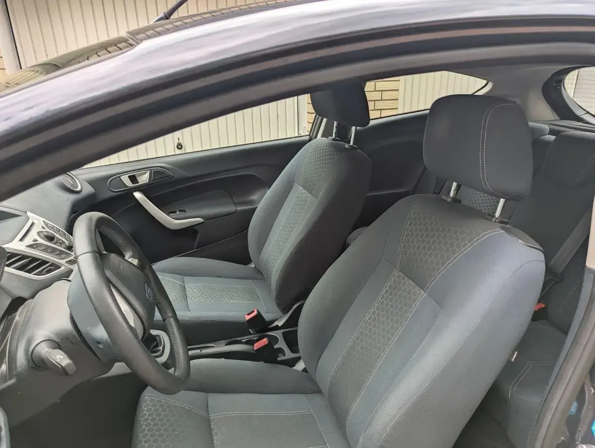 Gebraucht Ford Fiesta Trend 75 PS (55 kW) 2012 Grau Kleinwagen
