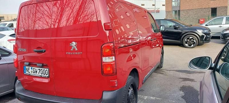 Gebraucht Peugeot Expert Premium 122 PS (89 kW) 2017 Rot ardent Van