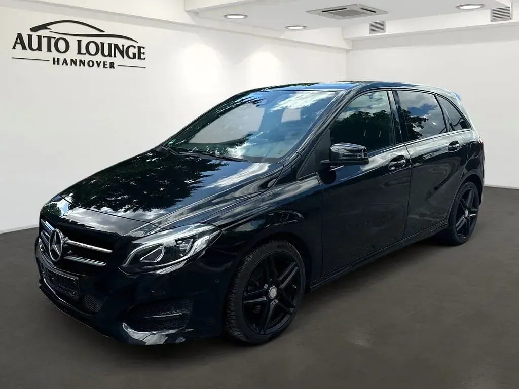 Gebraucht Mercedes B200 Urban 156 PS (114 kW) 2017 Kosmosschwarz Kleinwagen