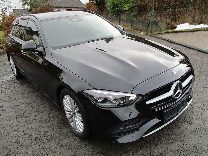 Gebraucht Mercedes C200 163 PS (119 kW) 2023 Schwarz Limousine