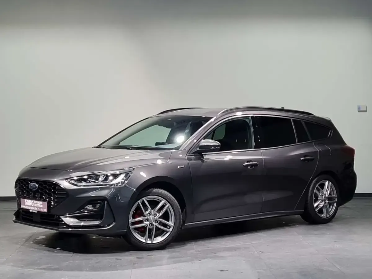 Gebraucht Ford Focus ST-Line 155 PS (114 kW) 2023 Magnetic metallic Kombi