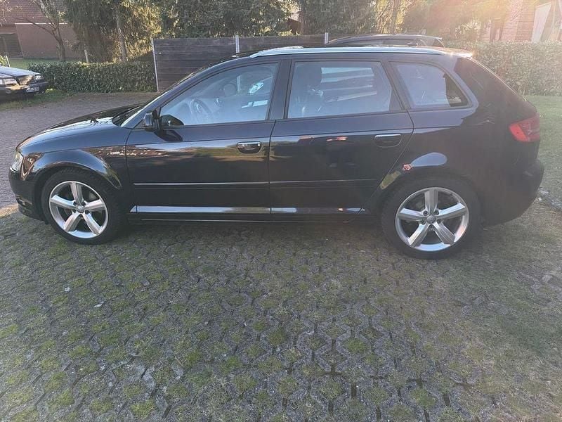 Gebraucht Audi A3 S-Line 105 PS (77 kW) 2011 Blau Kleinwagen