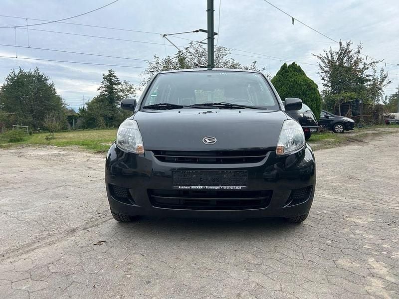 Schwarz Gebraucht 2009 Daihatsu Sirion Kleinwagen | 1.990 € (Fairer Preis) - Bild 1/4