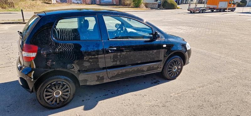 Gebraucht VW Fox Basis 75 PS (55 kW) 2005 Schwarz Kleinwagen