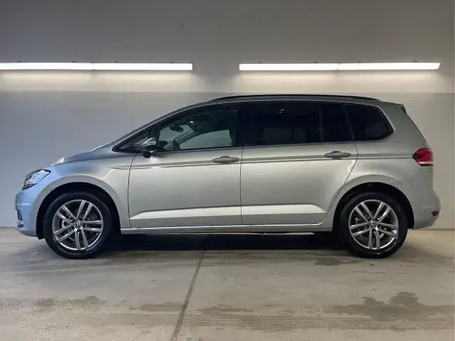 Neu VW Touran Comfortline 150 PS (110 kW) 2025 [f0f0] oyster silver metallic Van / Kleinbus