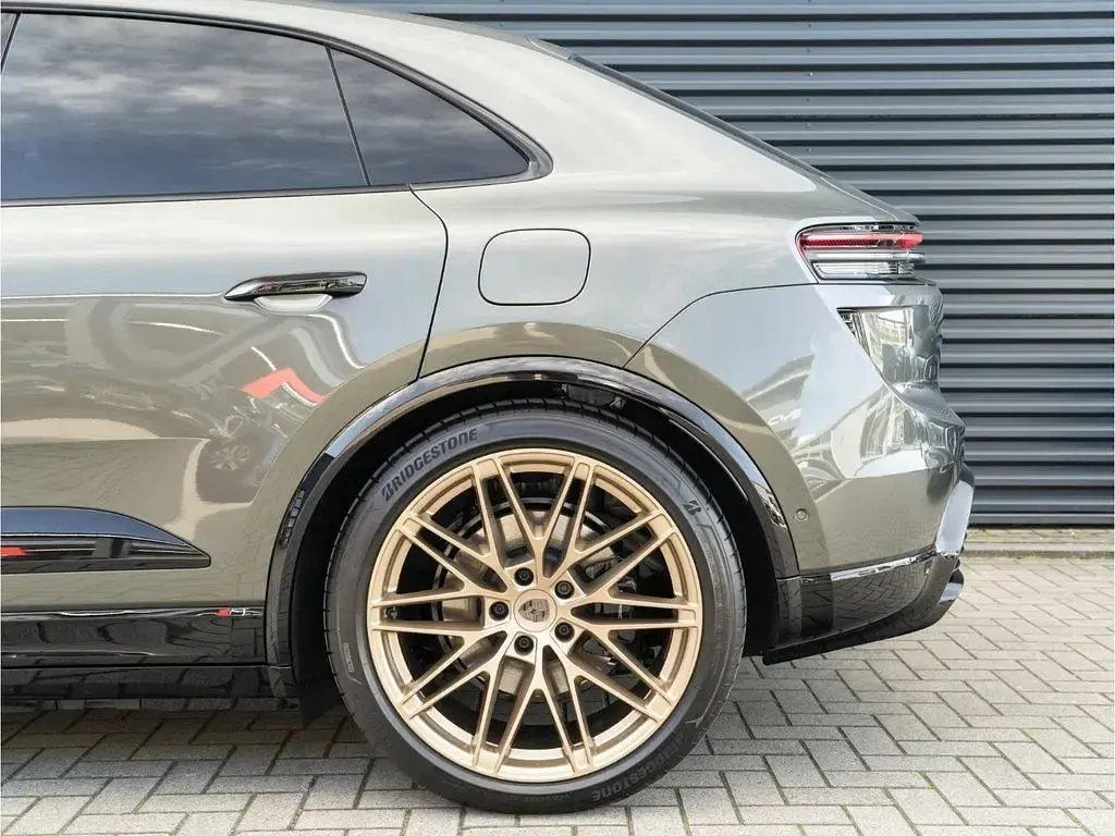 Neu Porsche Macan Turbo 469 kW (639 PS) 2026 Gruen SUV