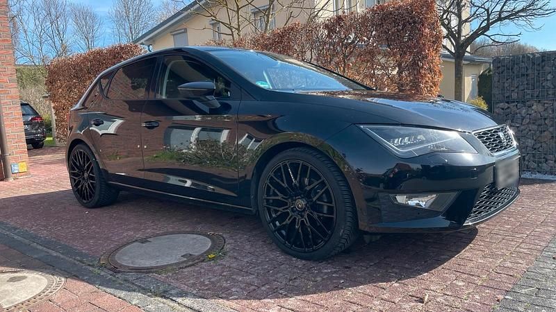 Second-hand Seat Leon FR 150 CP (110 kW) 2016 Negru Coupe