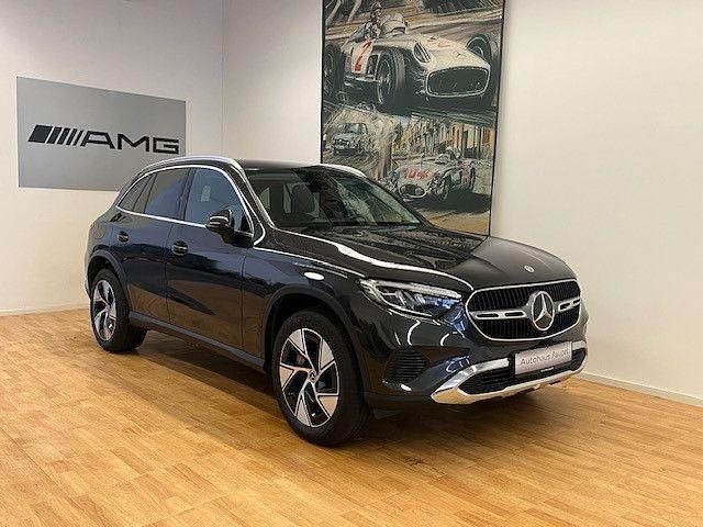 Grau Gebraucht 2022 Mercedes GLC400d SUV | 47.600 € (Superpreis) - Bild 1/4