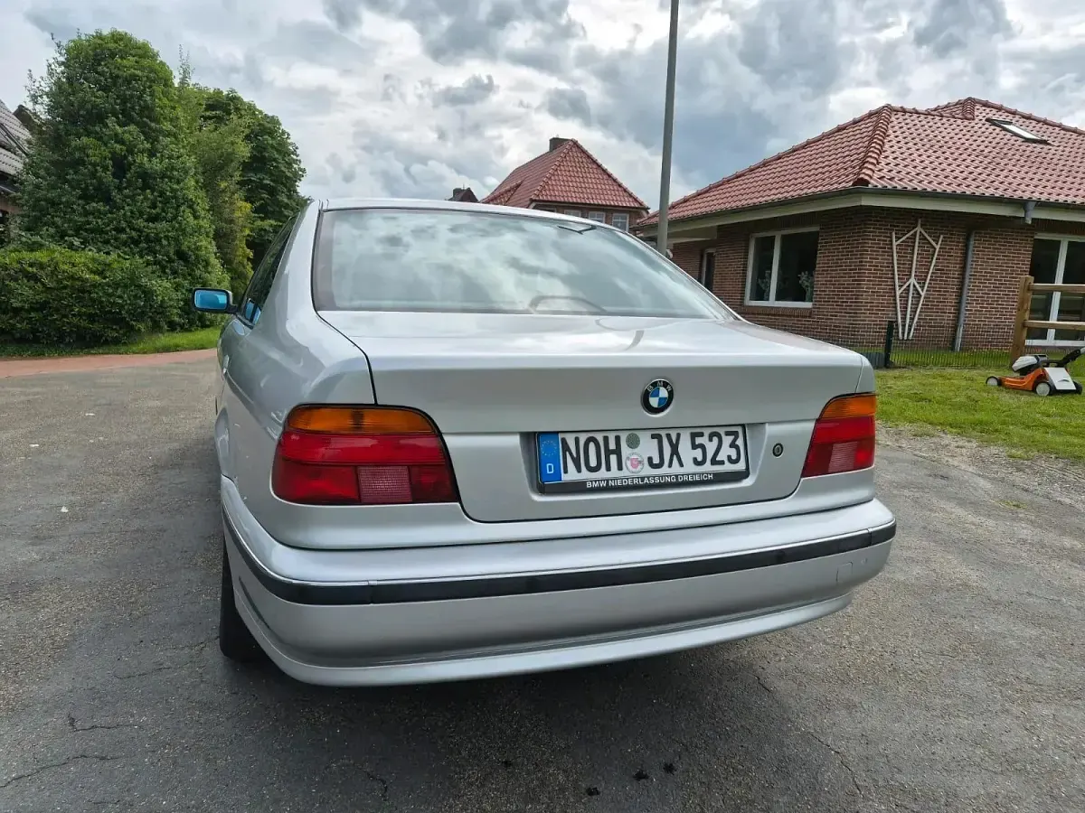 Gebraucht BMW 523 170 PS (125 kW) 1999 Silber Limousine