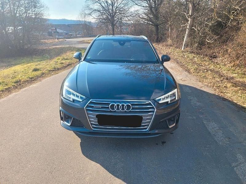 Grau Gebraucht 2019 Audi A4 Sport Kombi | 26.100 € (Etwas zu teuer) - Bild 1/4