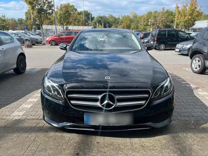 Schwarz Gebraucht 2018 Mercedes E200 Limousine | 22.500 € (Fairer Preis) - Bild 1/4