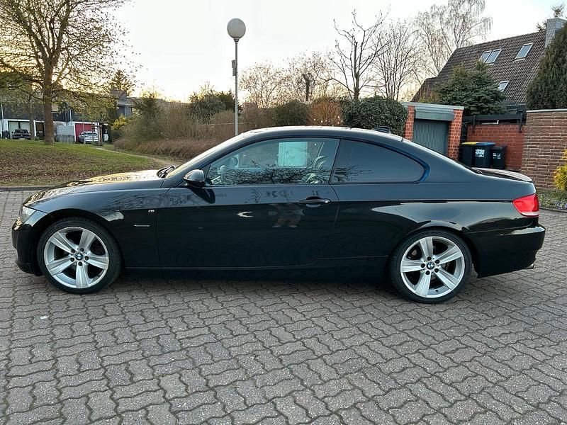 Gebraucht BMW 325 218 PS (160 kW) 2008 Schwarz Coupé