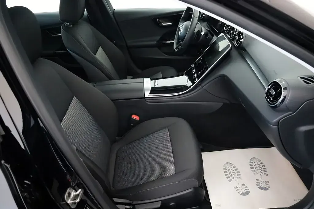 Gebraucht Mercedes 220 200 PS (147 kW) 2023 Schwarz Limousine