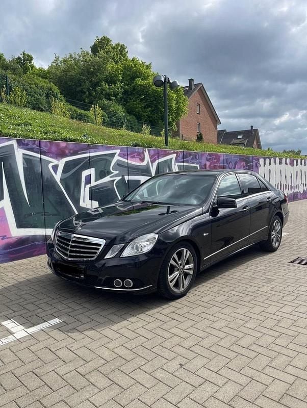 Gebraucht Mercedes E220 170 PS (125 kW) 2009 Schwarz Limousine