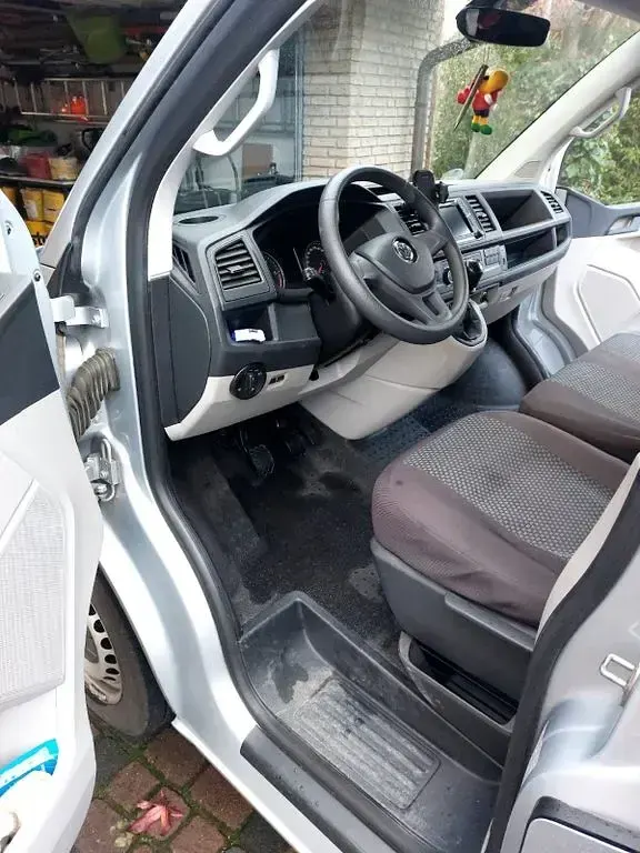 Gebraucht VW Transporter 150 PS (110 kW) 2018 Silber Van