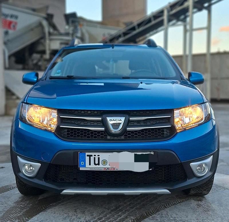Blau Gebraucht 2015 Dacia Sandero Kleinwagen | 5.550 € (Fairer Preis) - Bild 1/4