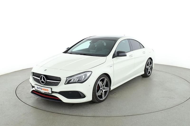 Weiß Gebraucht 2017 Mercedes CLA250 AMG line Limousine | 24.490 € (Teuer) - Bild 1/3