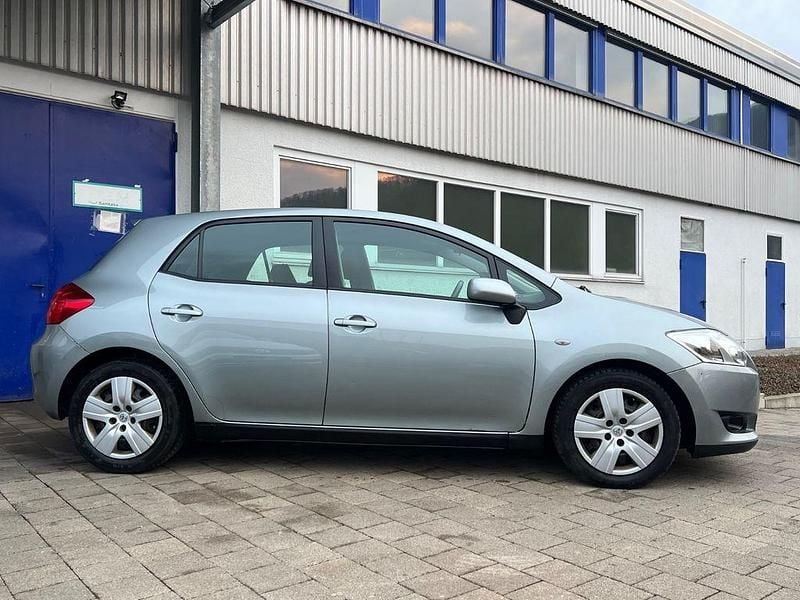 Gebraucht Toyota Auris Team 126 PS (92 kW) 2009 Silber Kleinwagen