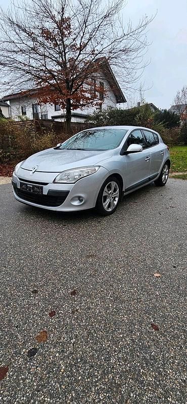 Grau Gebraucht 2009 Renault Mégane Limousine | 3.600 € (Guter Preis) - Bild 1/4