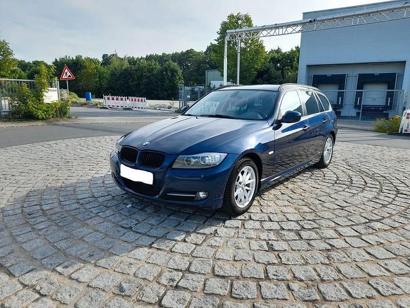 Blau Gebraucht 2012 BMW 318 Performance Limousine | 7.290 € (Superpreis) - Bild 1/4