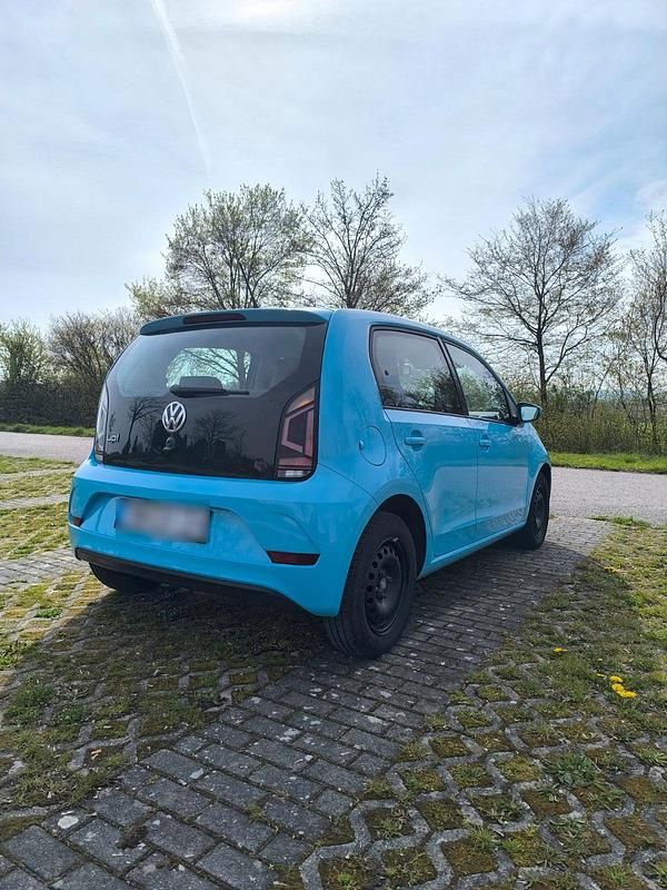 Second-hand VW up! 60 CP (44 kW) 2018 Albastru Hatchback