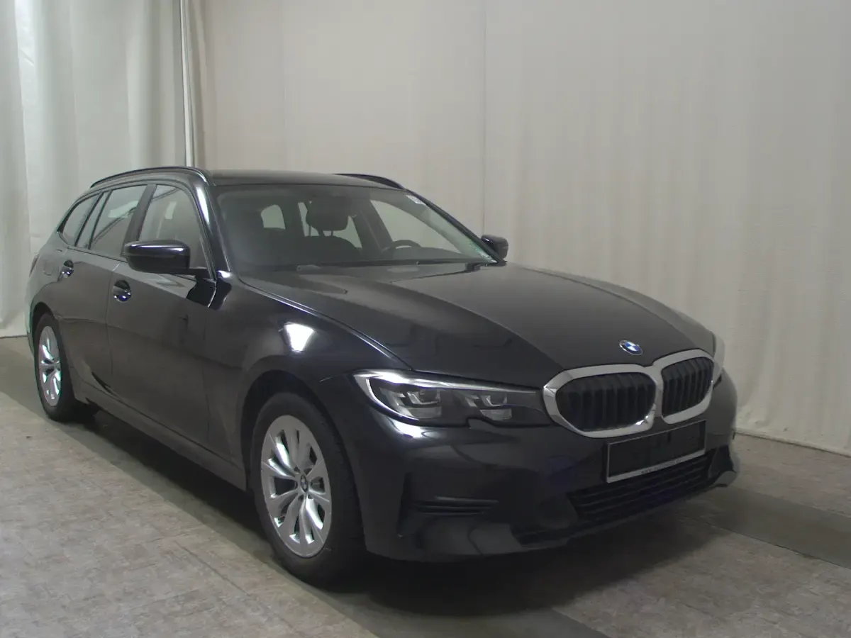 Gebraucht BMW 318 Sport Line 156 PS (114 kW) 2021 Schwarz Kombi