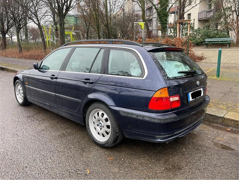 Gebraucht BMW 320 170 PS (125 kW) 2001 Blau Kombi