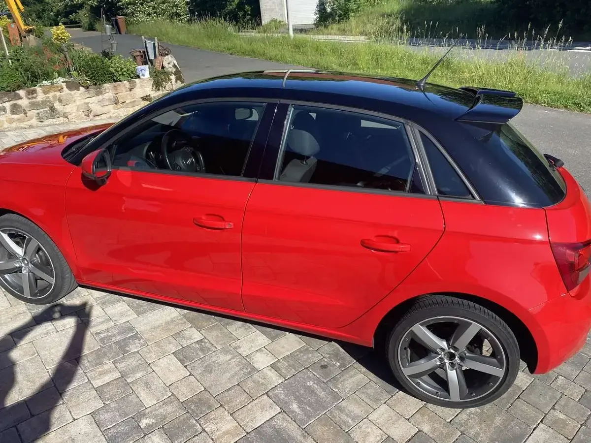 Gebraucht Audi A1 Attraction 105 PS (77 kW) 2014 Rot Kleinwagen