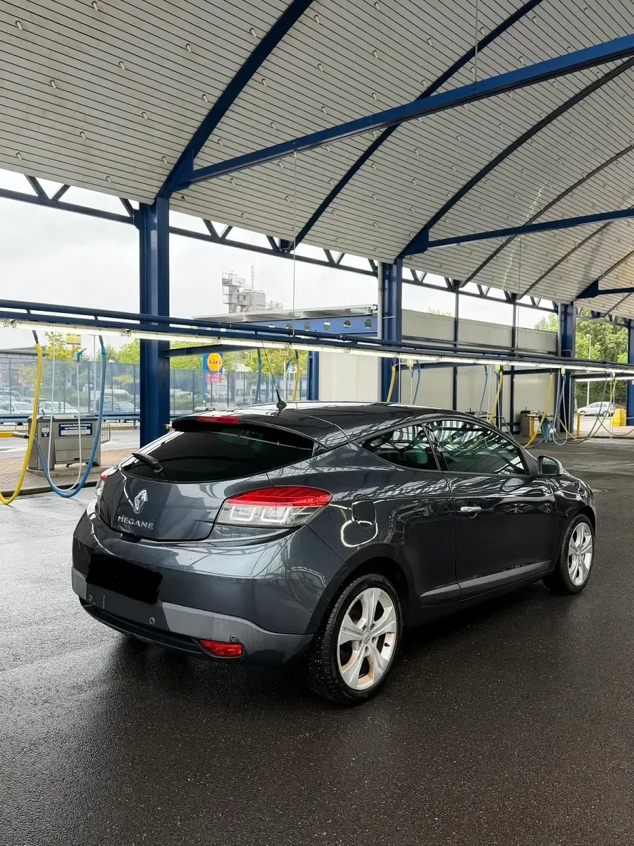 Gebraucht Renault Mégane Coupé Dynamique 131 PS (96 kW) 2010 Schwarz Coupé