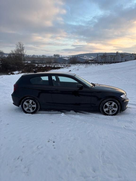 Gebraucht BMW 118 143 PS (105 kW) 2009 Schwarz Kleinwagen