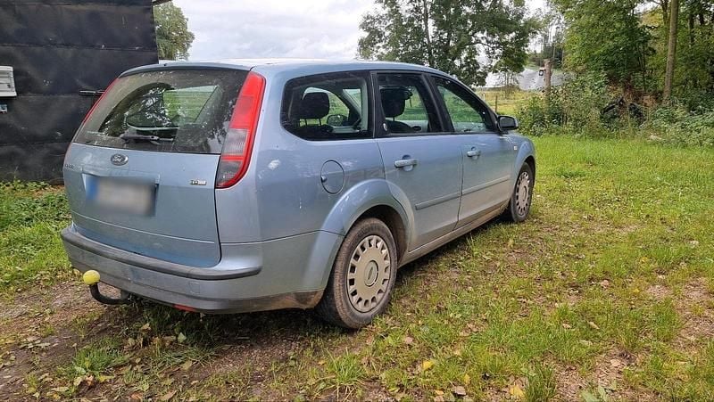 Gebraucht Ford Focus Ghia 109 PS (80 kW) 2006 Blau Kombi