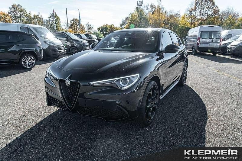 Nero vulcano, metallic Gebraucht 2022 Alfa Romeo Stelvio Estrema SUV | 37.990 € (Fairer Preis) - Bild 1/4