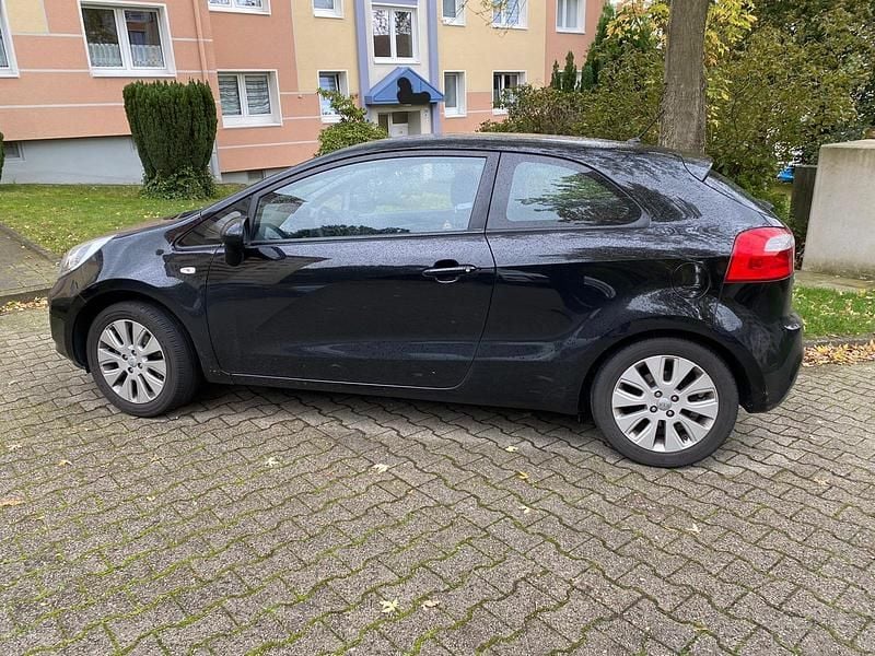 Gebraucht Kia Rio 86 PS (63 kW) 2013 Schwarz Kleinwagen