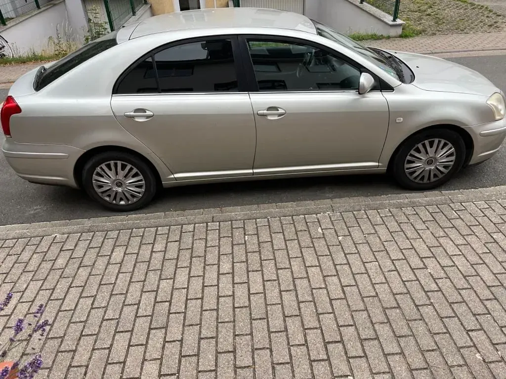 Gebraucht Toyota Avensis Sol 129 PS (94 kW) 2005 Silber Limousine