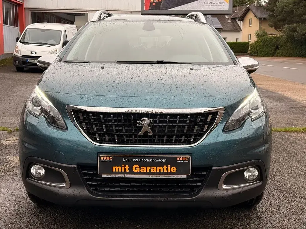 Gebraucht Peugeot 2008 Style 102 PS (75 kW) 2019 Grün SUV