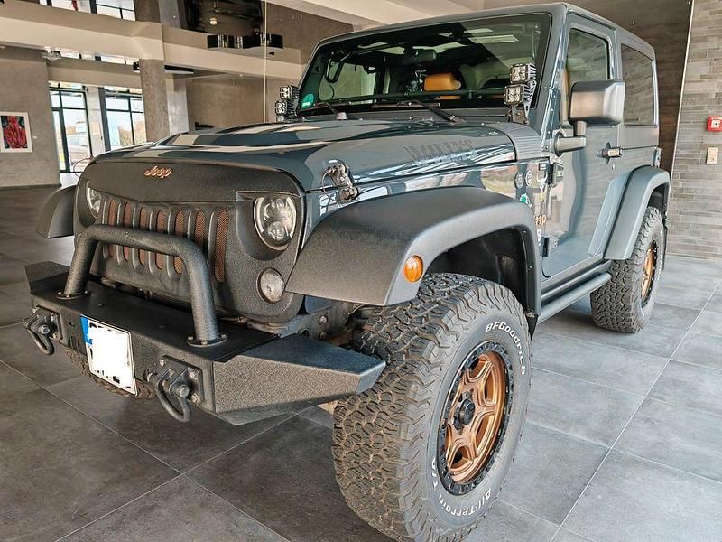 Grau Gebraucht 2016 Jeep Wrangler SUV | 32.590 € (Fairer Preis) - Bild 1/4