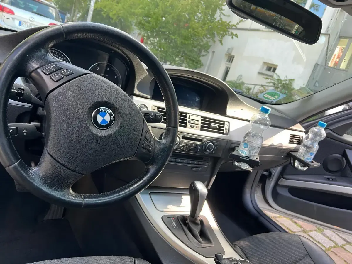 Gebraucht BMW 320 184 PS (135 kW) 2011 Silber Limousine