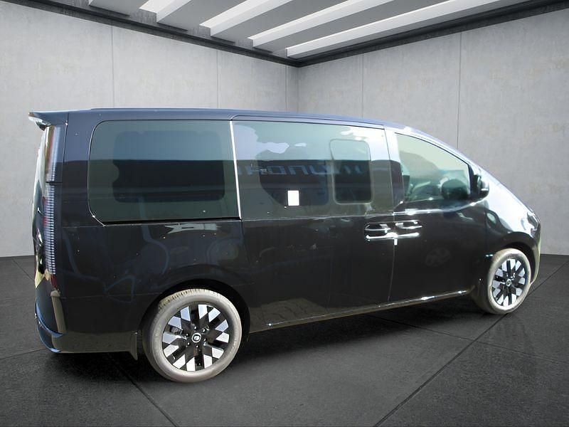 Schwarz Neu 2025 Hyundai Staria Van | 60.249 € - Bild 1/4