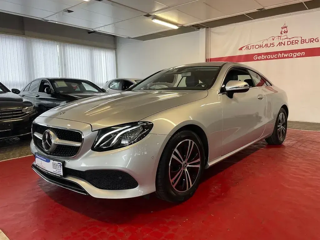 Usado Mercedes E220 194 CV (142 kW) 2019 Plateado Coupe