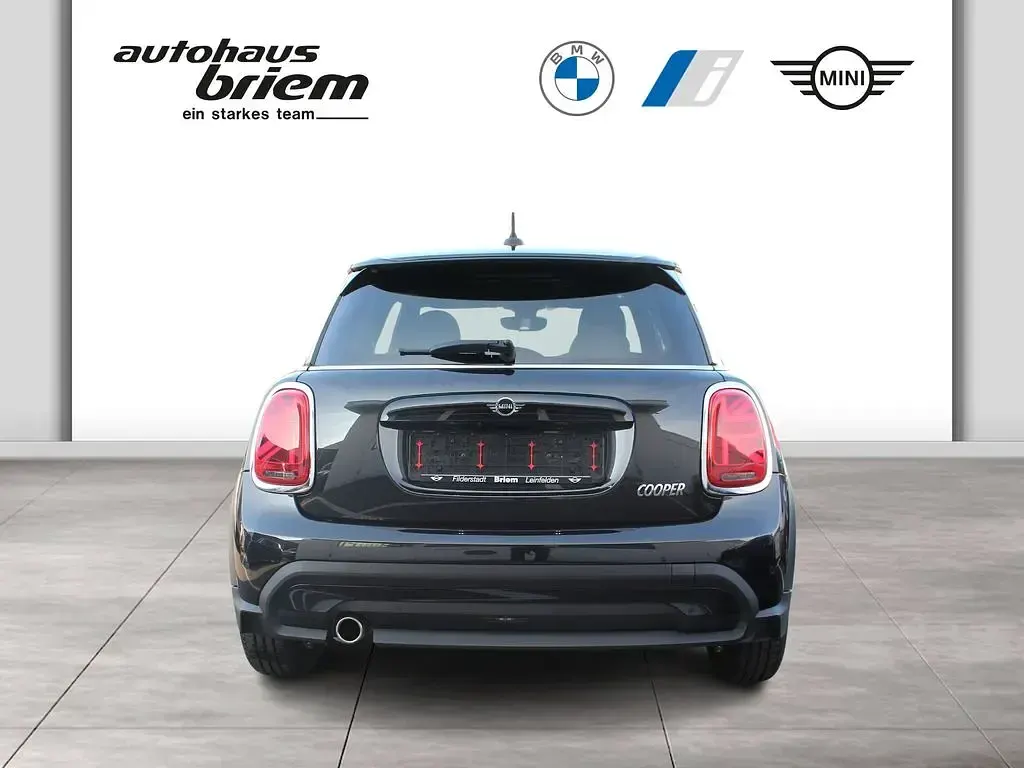 Używany Mini Cooper Hatch 136 KM (100 kW) 2024 Czarny Hatchback