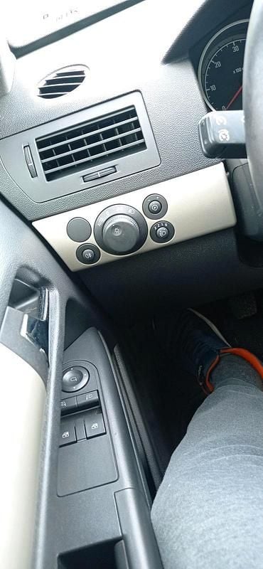 Gebraucht Opel Astra 105 PS (77 kW) 2008 Silber Kombi