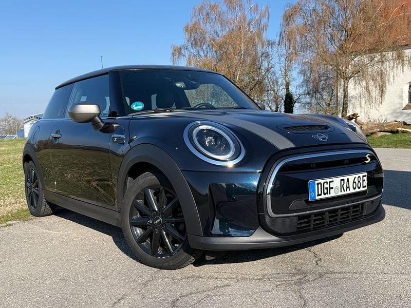 Gebraucht Mini Cooper SE 135 kW (184 PS) 2023 Schwarz Kleinwagen