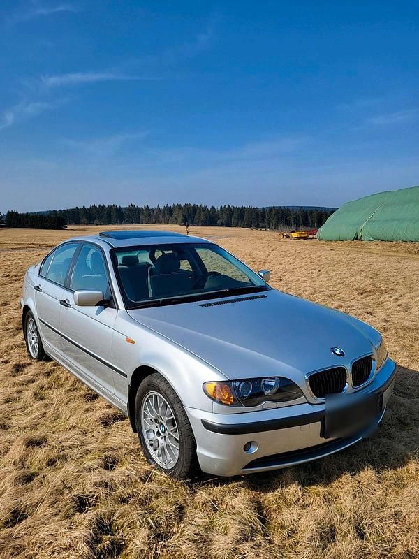 Silber Gebraucht 2003 BMW 318 Limousine | 6.699 € - Bild 1/4
